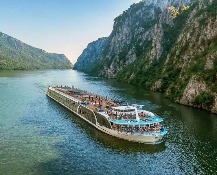 Explorando Colombia: Un Viaje Único por el Río Magdalena en Crucero 2 operador hotelero medellin bogota cali cartagena